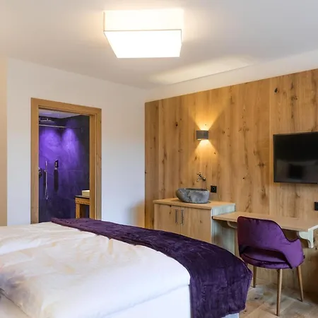 Отель Boutiquehotel Alpbacherin 4 Sterne Superior Альпбах